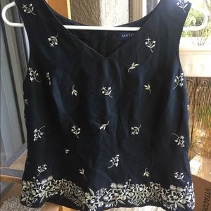 Lady’s professional Ann Taylor silk tank size 6